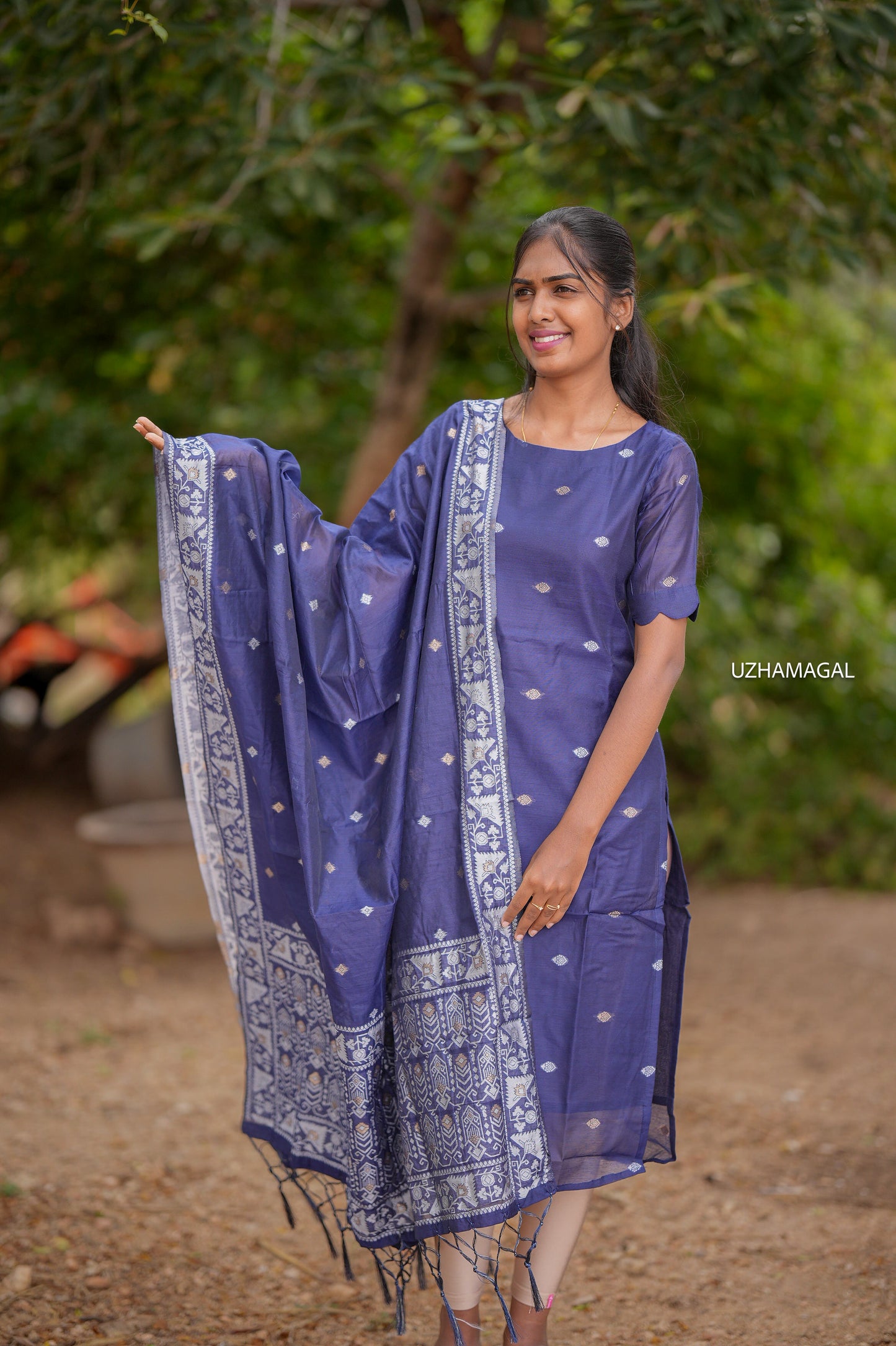 Neelavizhi Kurti Set