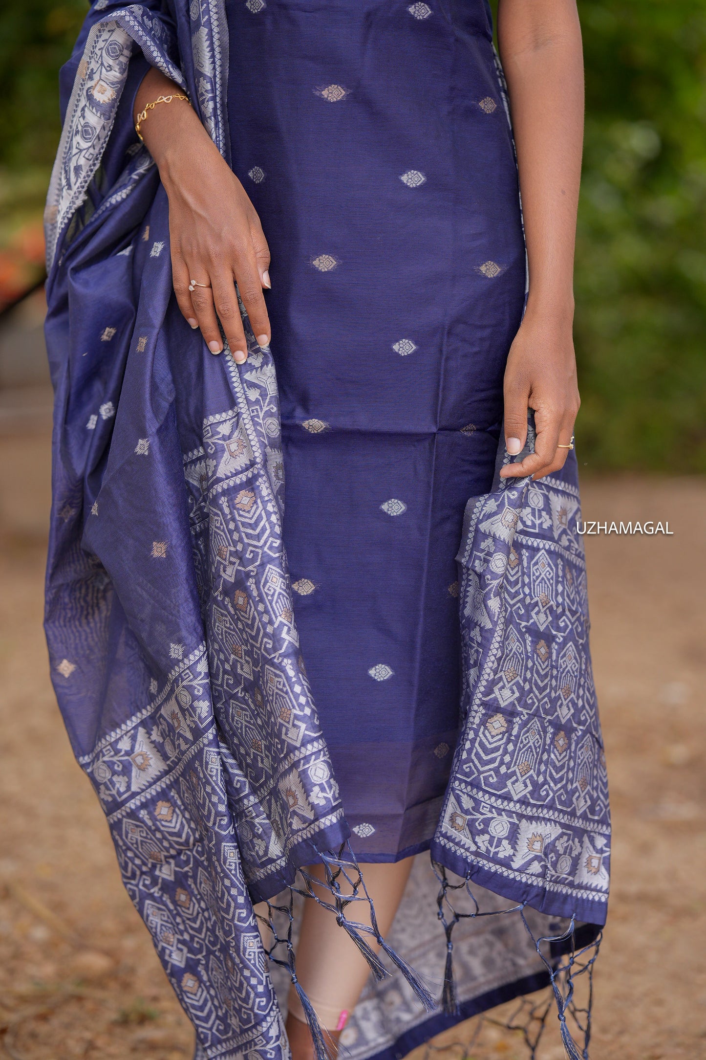 Neelavizhi Kurti Set
