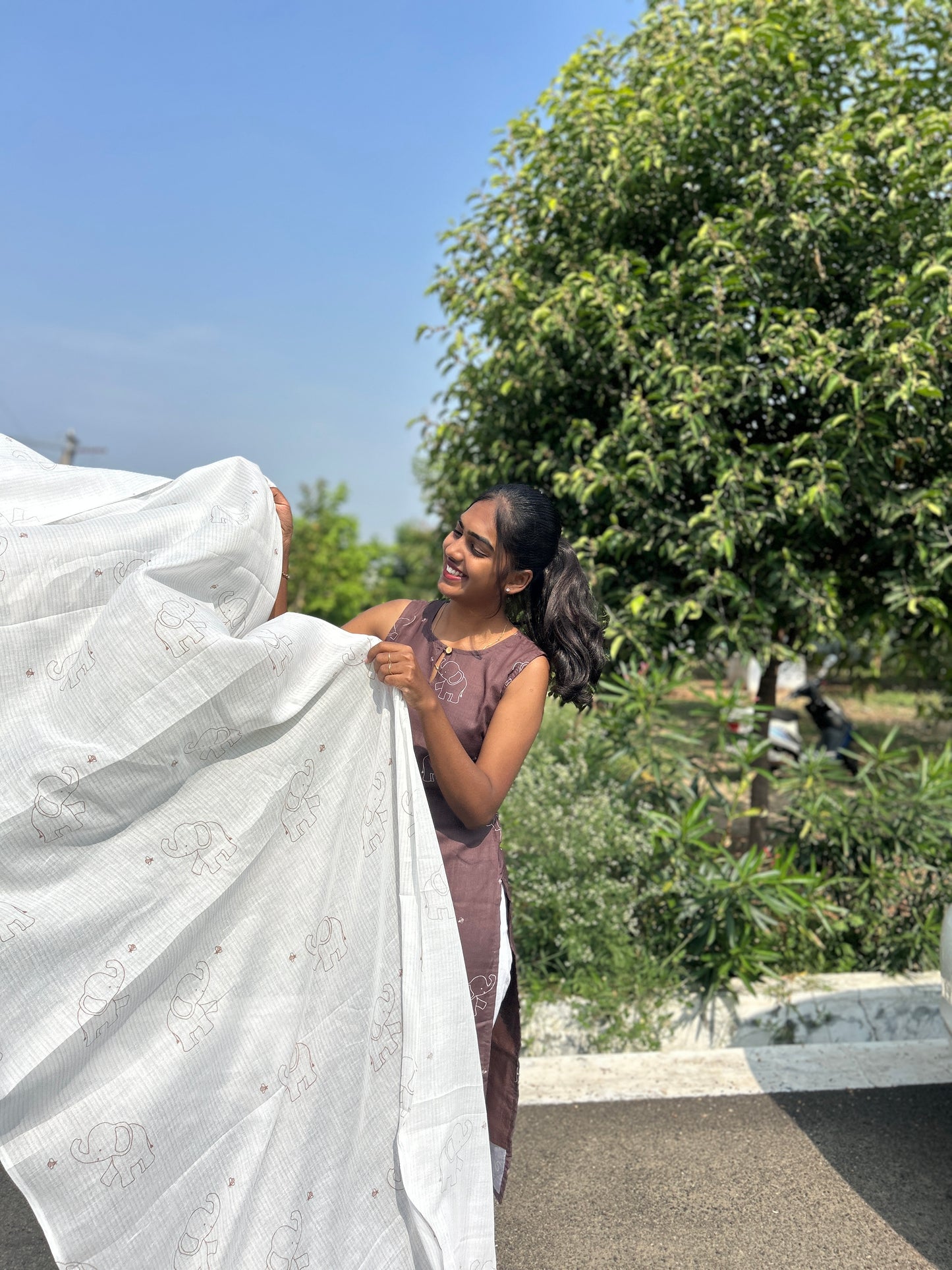 Trunk Tales kurti