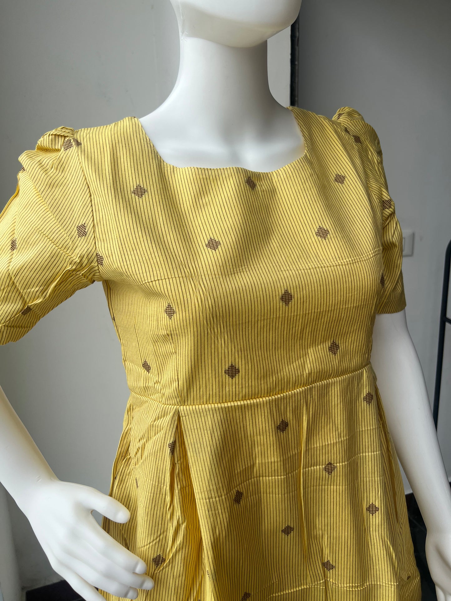 strip yellow