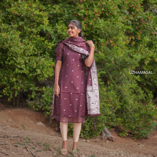 Kavini Kurti Set