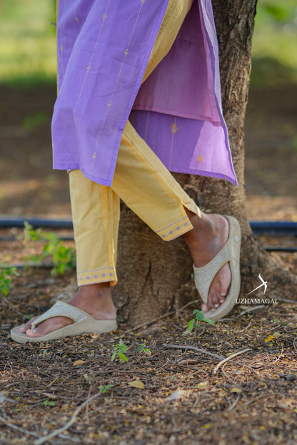Maya nilavu