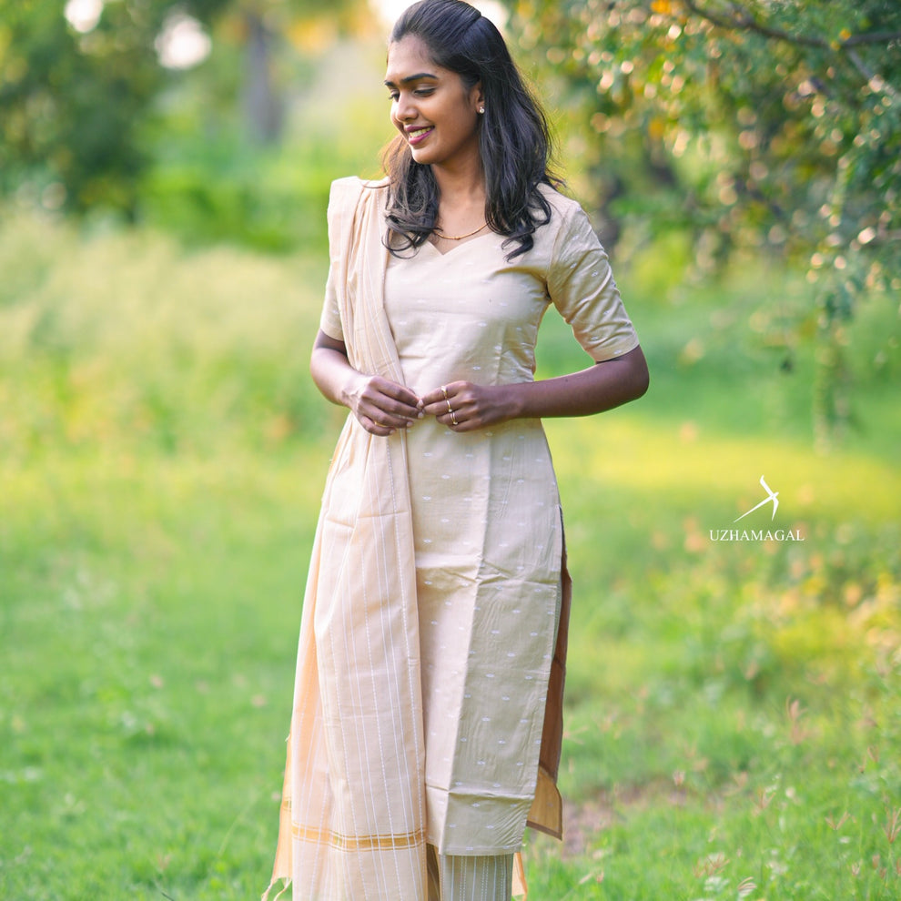 Golden Reverie Set Uzhamagal