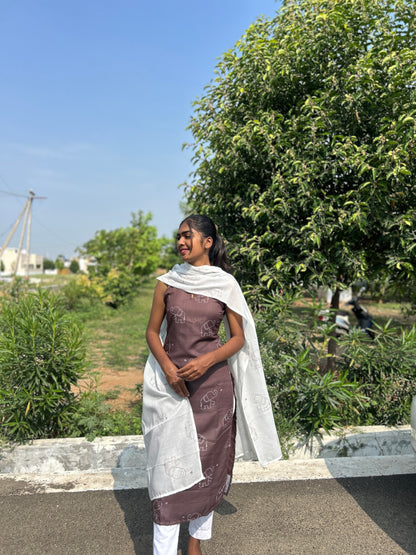 Trunk Tales kurti
