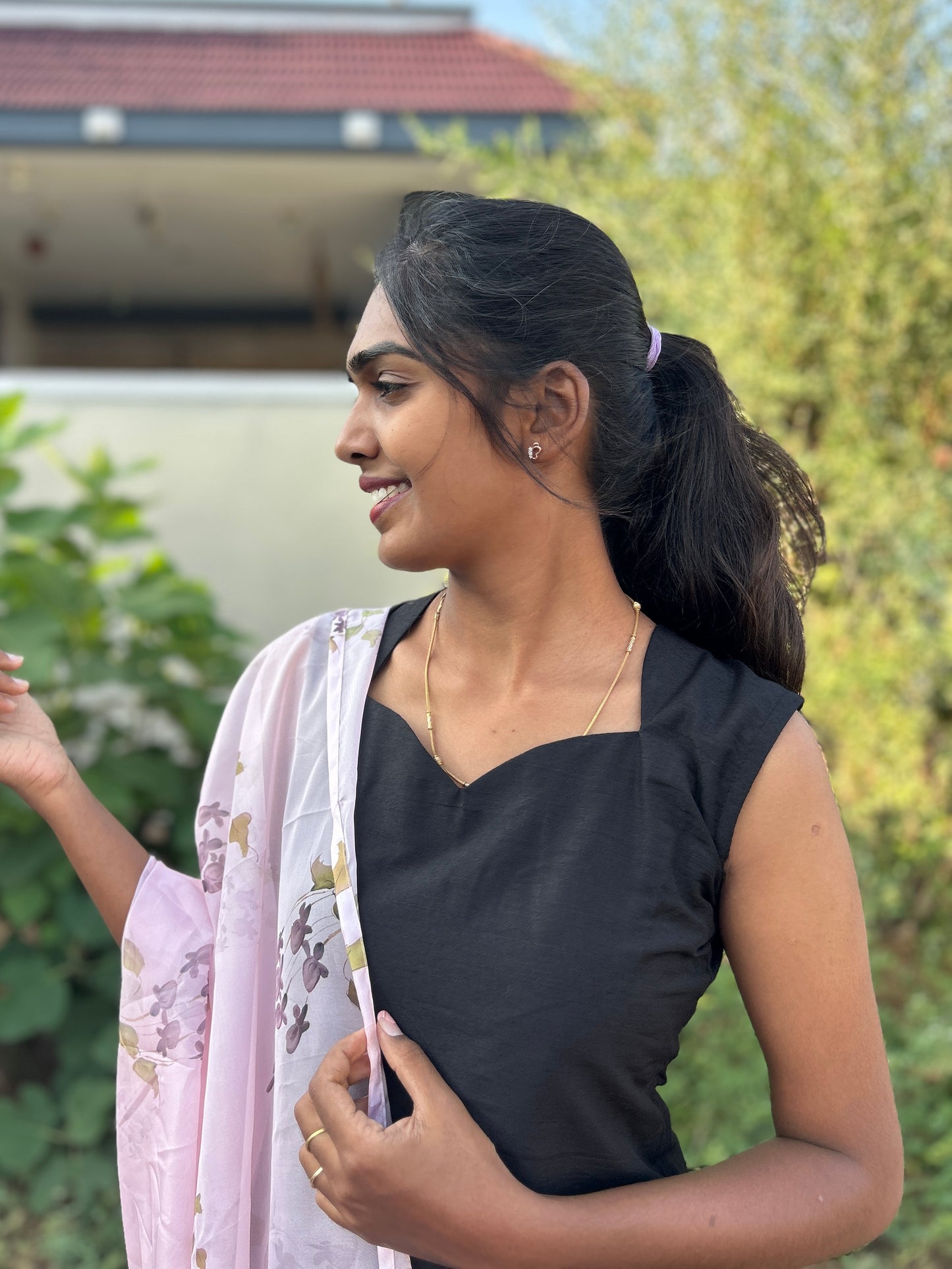 Poovin nizhal