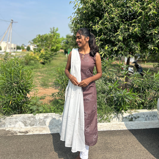 Trunk Tales kurti