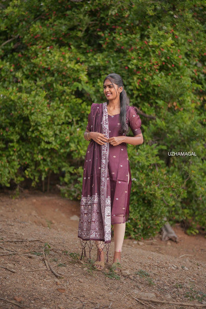 Kavini Kurti Set
