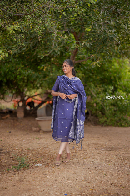 Neelavizhi Kurti Set