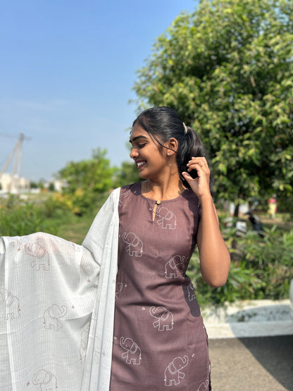 Trunk Tales kurti
