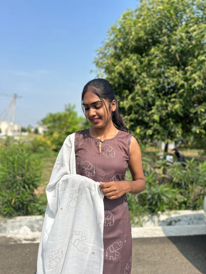 Trunk Tales kurti