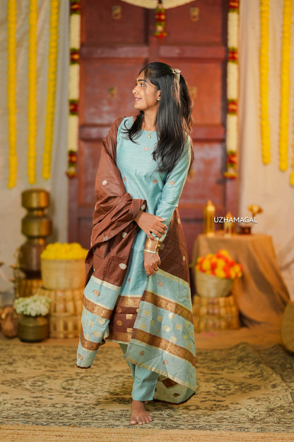 Neela Nira