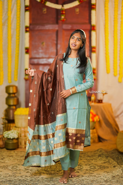 Neela Nira