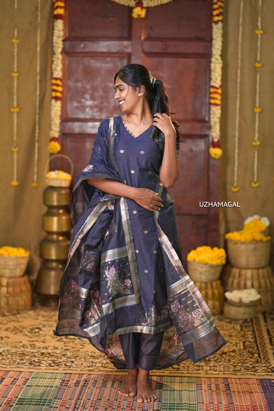 Navy noor