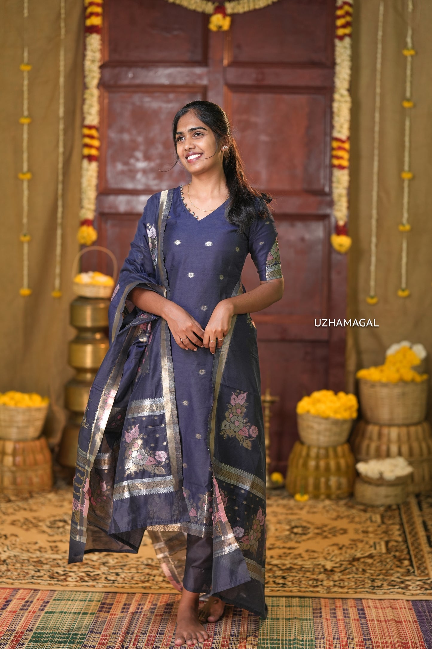 Navy noor
