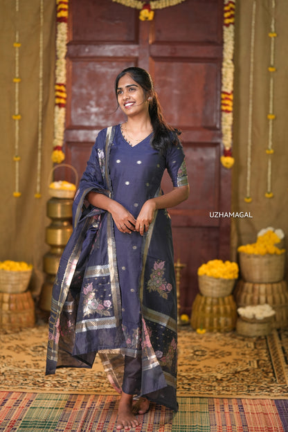 Navy noor