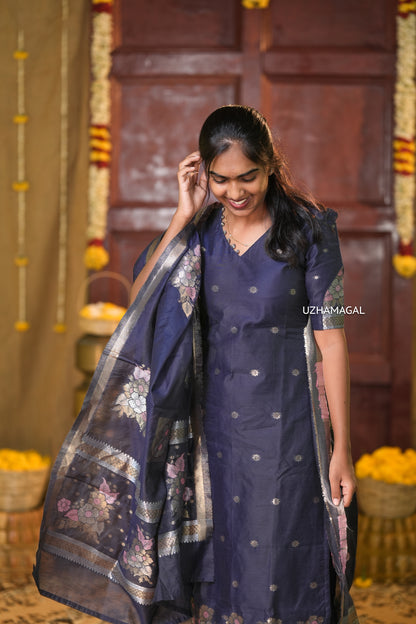 Navy noor