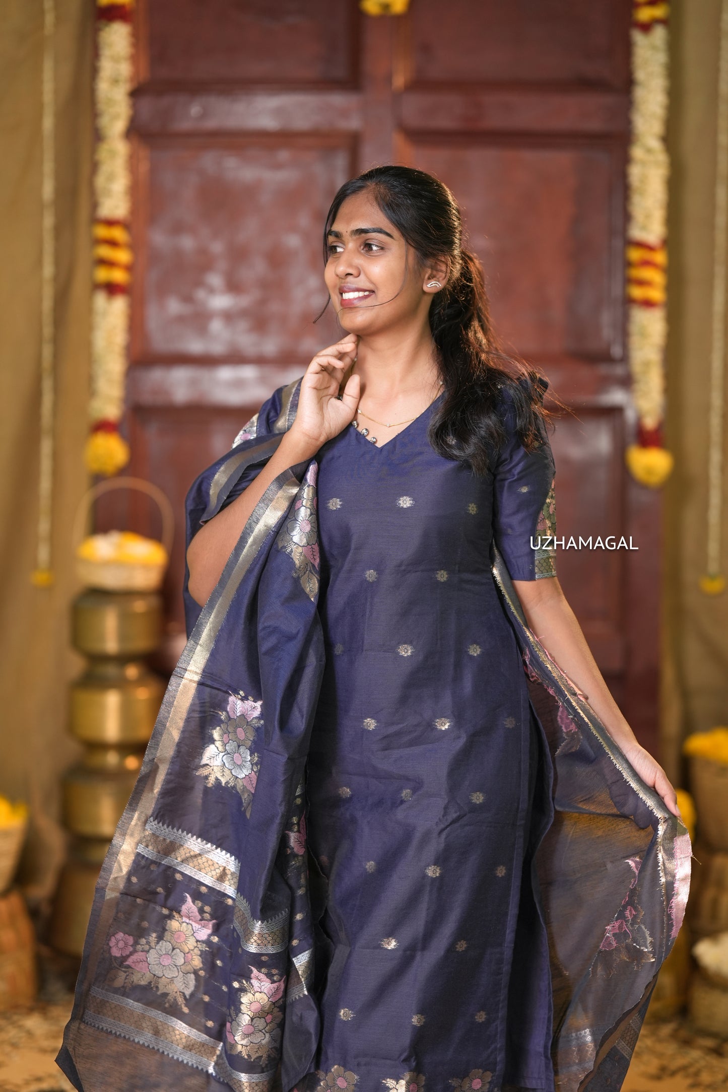Navy noor