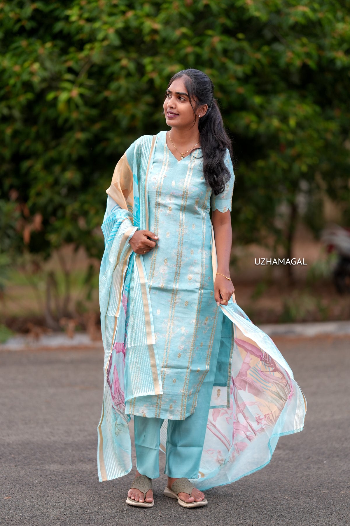 Neela Zari