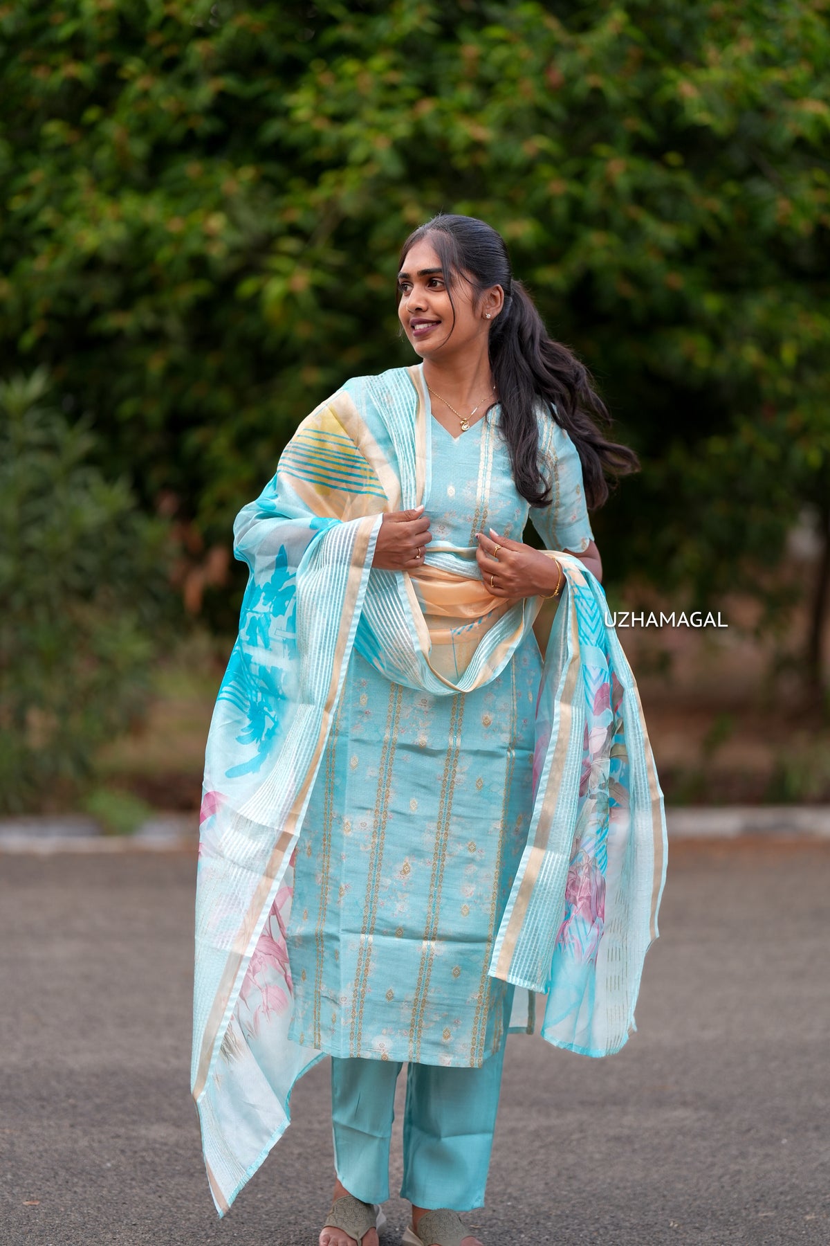 Neela Zari